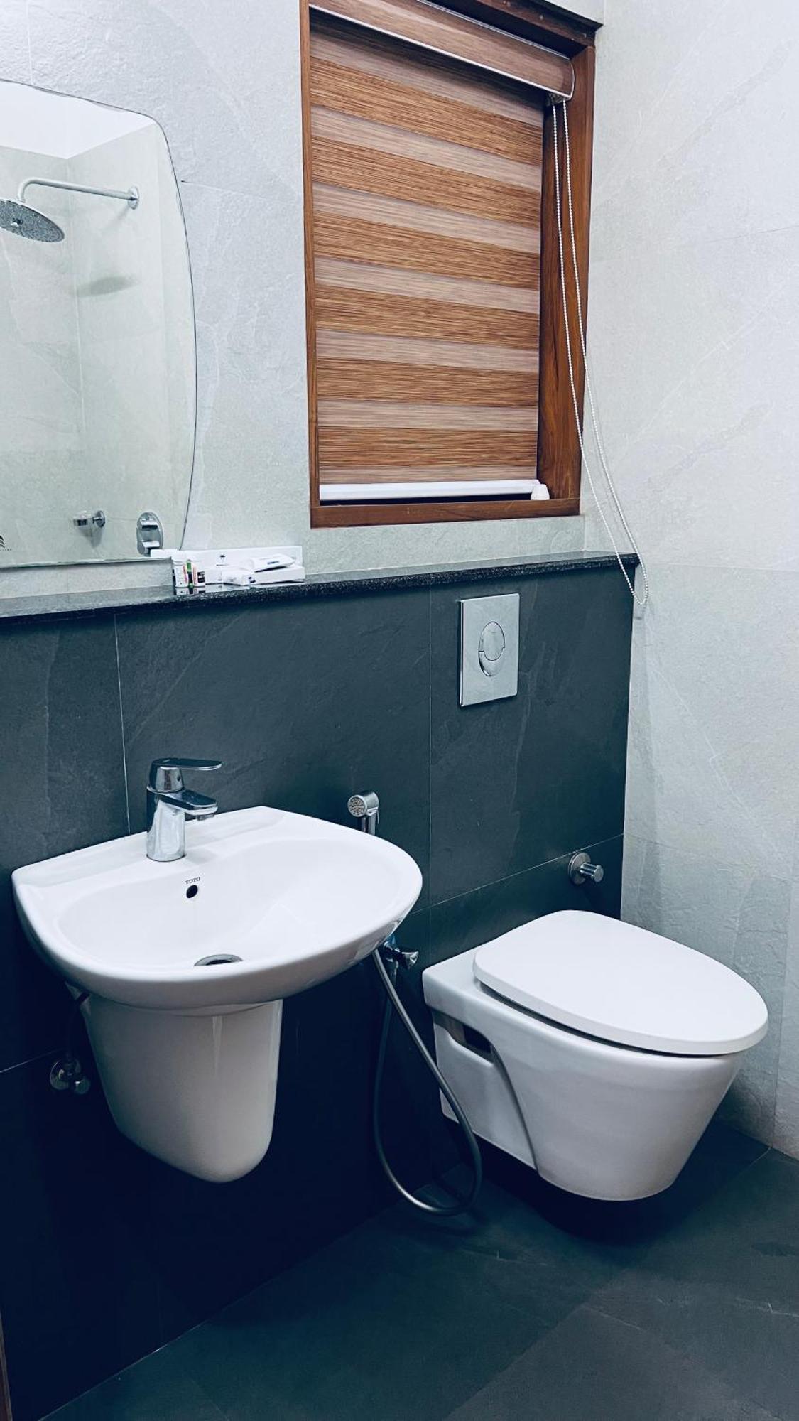 Appartement Waterfront By Palmyra à Kollam Extérieur photo