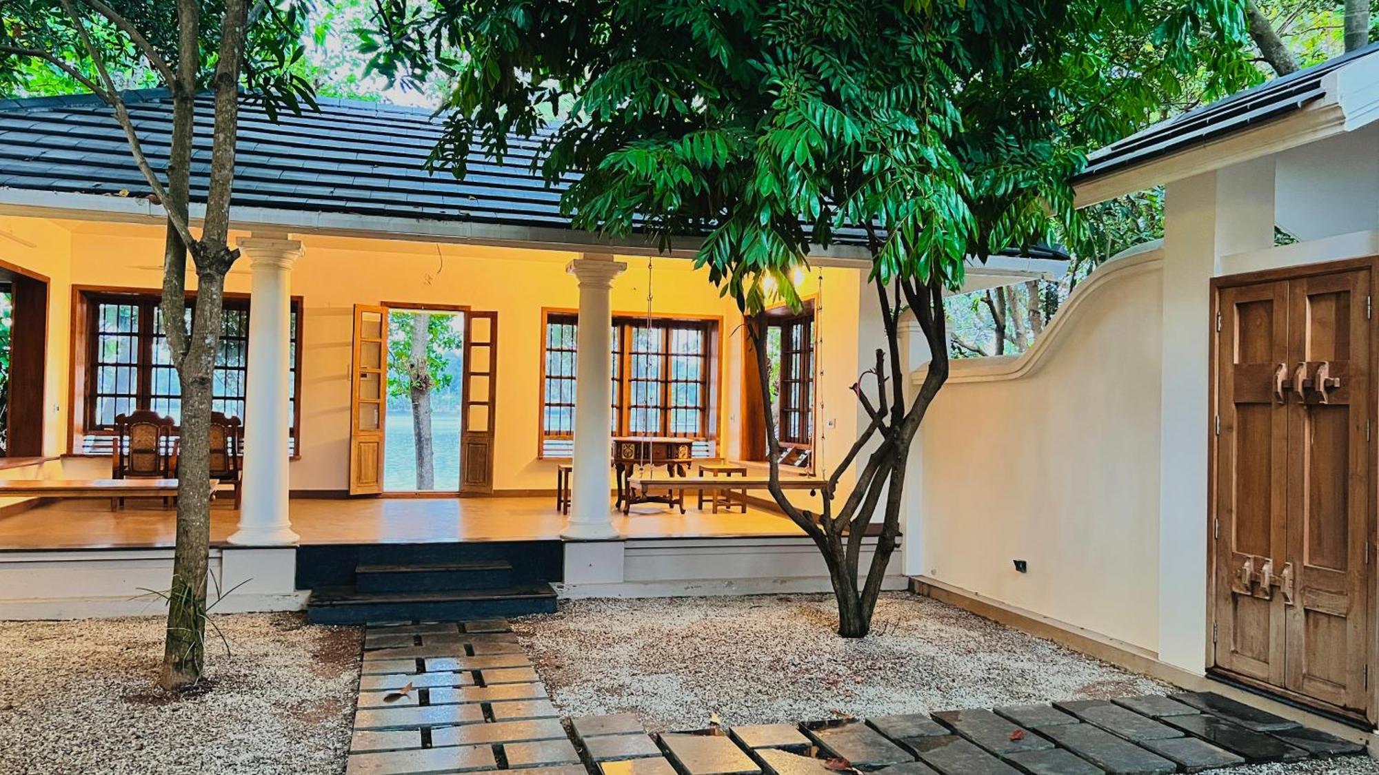 Appartement Waterfront By Palmyra à Kollam Extérieur photo
