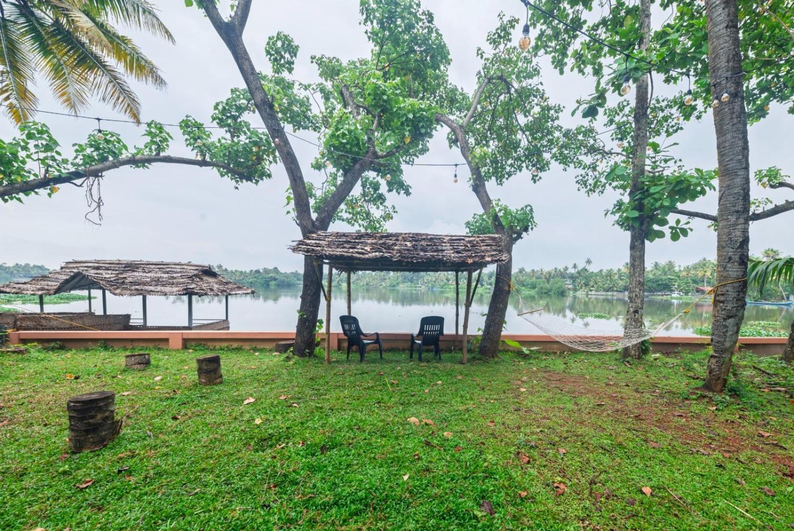 Appartement Waterfront By Palmyra à Kollam Extérieur photo