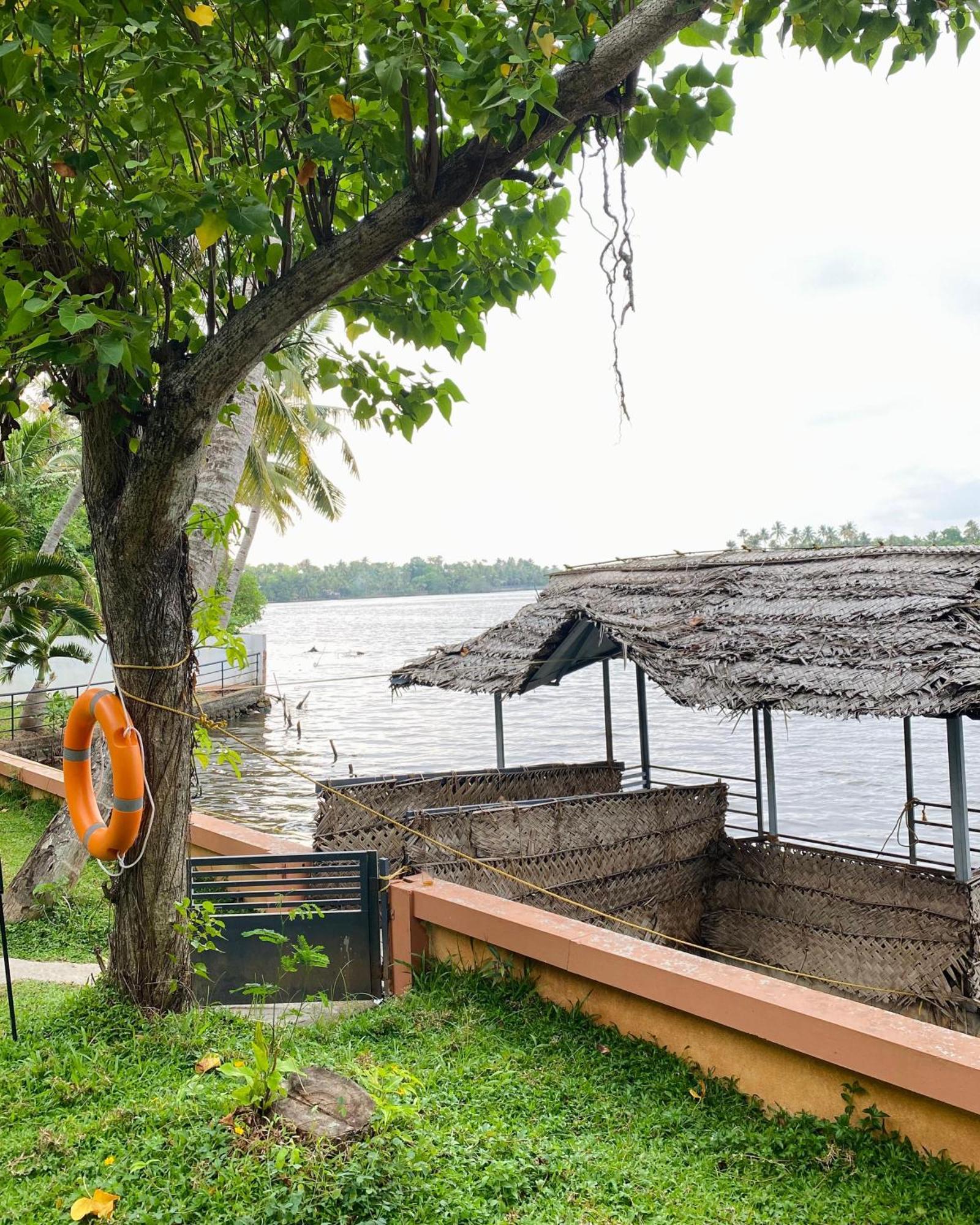 Appartement Waterfront By Palmyra à Kollam Extérieur photo