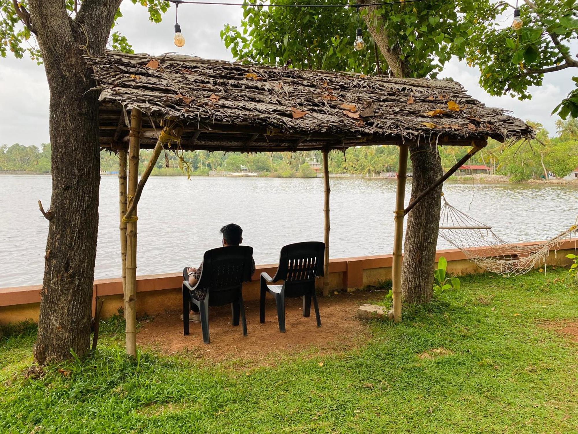 Appartement Waterfront By Palmyra à Kollam Extérieur photo